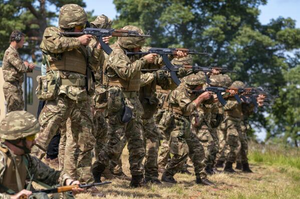 Ukrainian soldiers train in UK as war with Russia rages on AP News